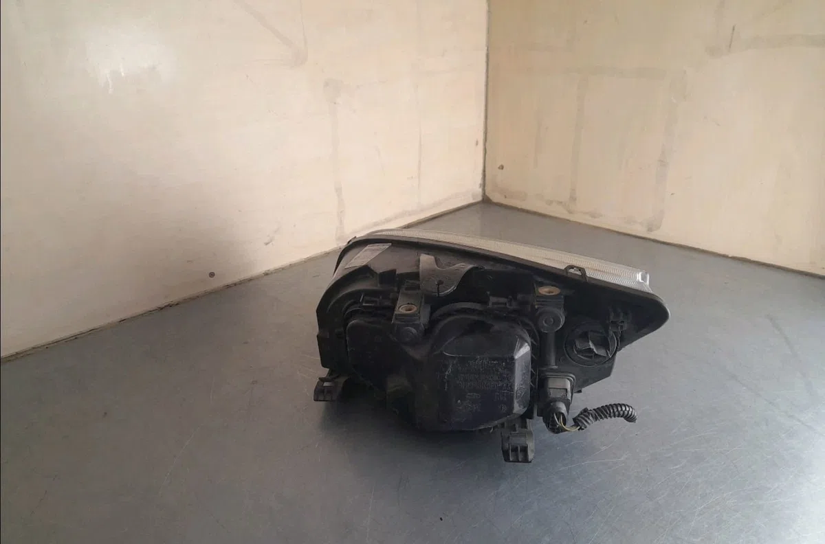 Phare droit Ford FOCUS II (DA_, HCP, DP) 1.8 tdci (2005-2012) occasion