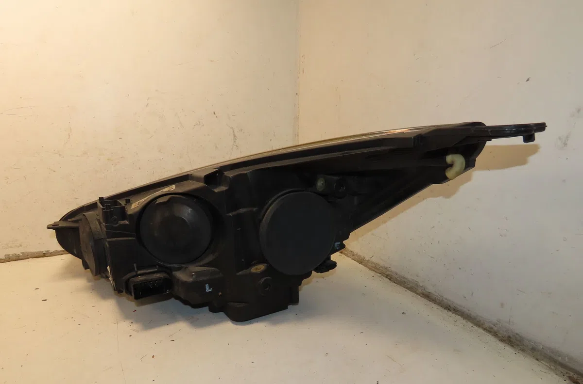 Phare droit Ford FOCUS IV (HN) 1.0 ecoboost (2018) occasion