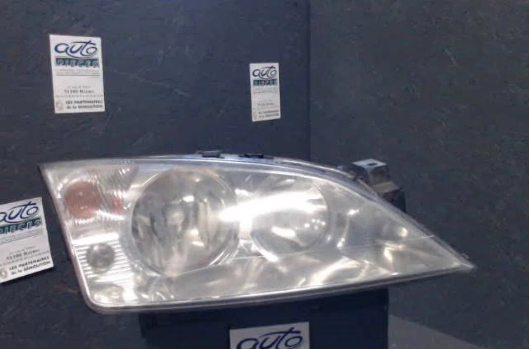 Phare droit FORD MONDEO 2  MONDEO 2 BREAK occasion