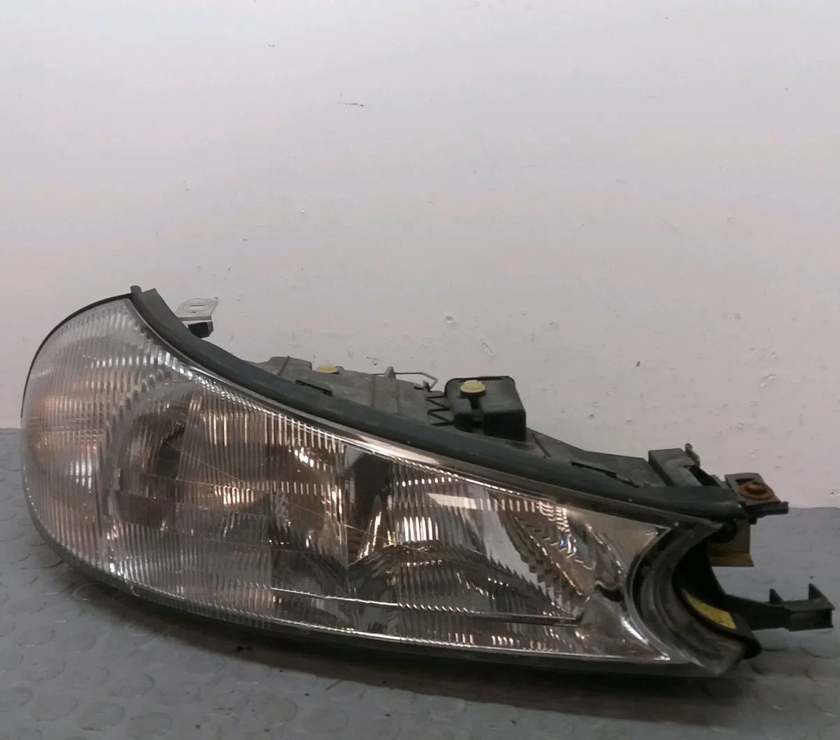 Phare droit Ford MONDEO II (BAP) 1.8 td (1996-2000) 5 portes occasion