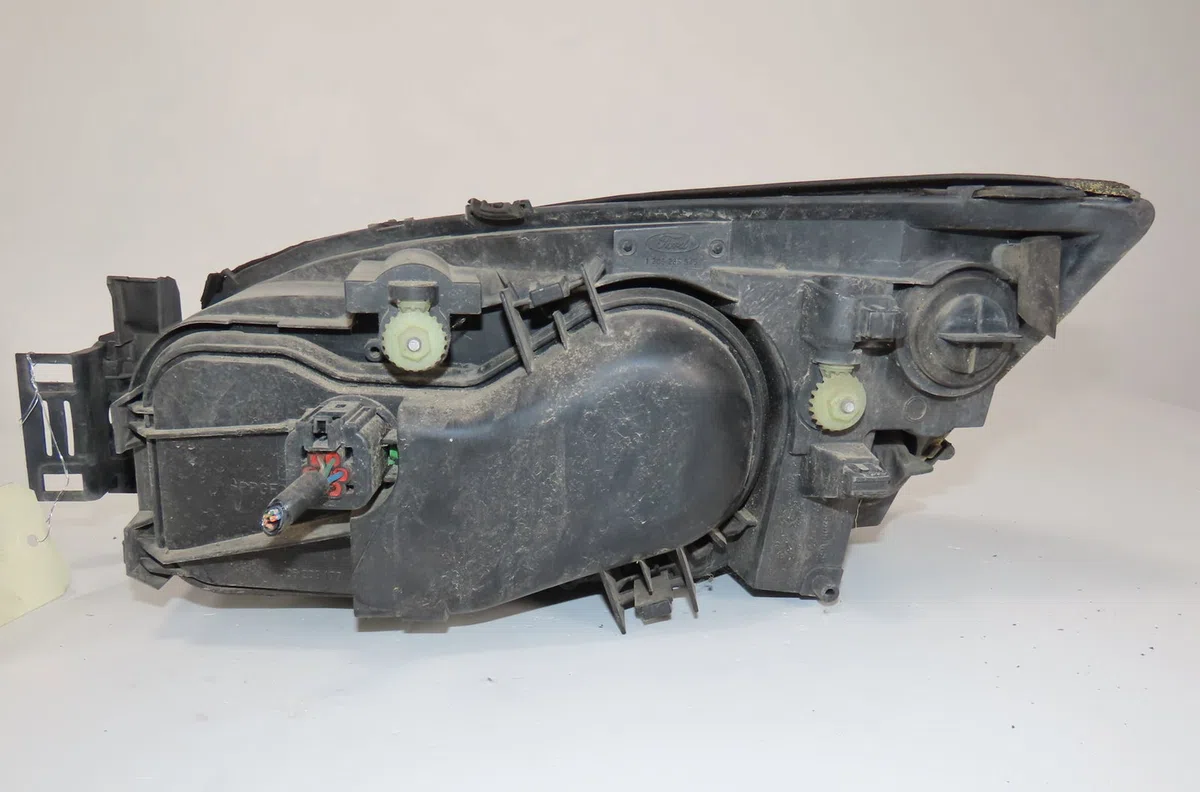 Phare droit Ford MONDEO III A trois volumes (B4Y) 2.0 16v tddi - tdci (2000-2007) occasion