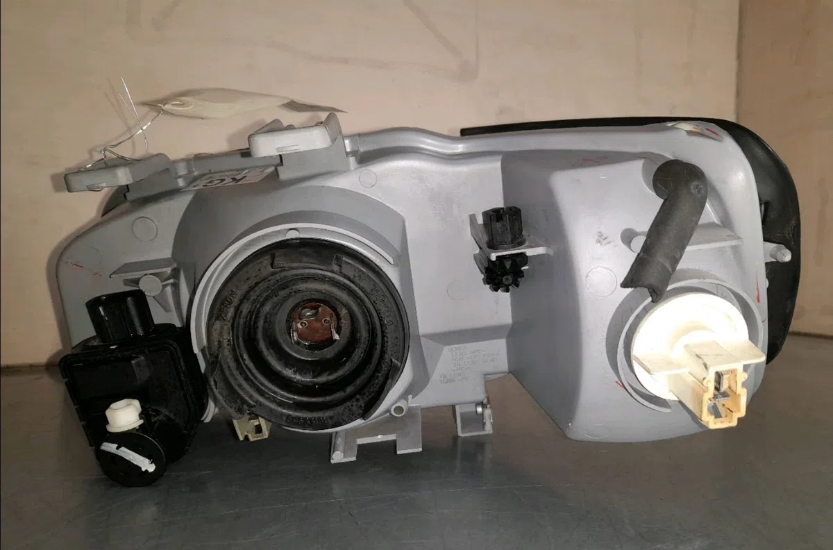 Phare droit Honda CIVIC VI Fastback (MA, MB) 1.4 i (ma8, mb2) (1995-2001) occasion