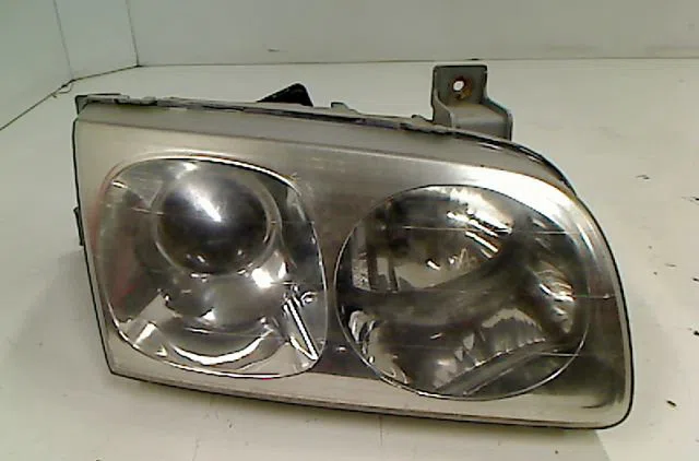 Phare droit HYUNDAI TRAJET 2003 occasion
