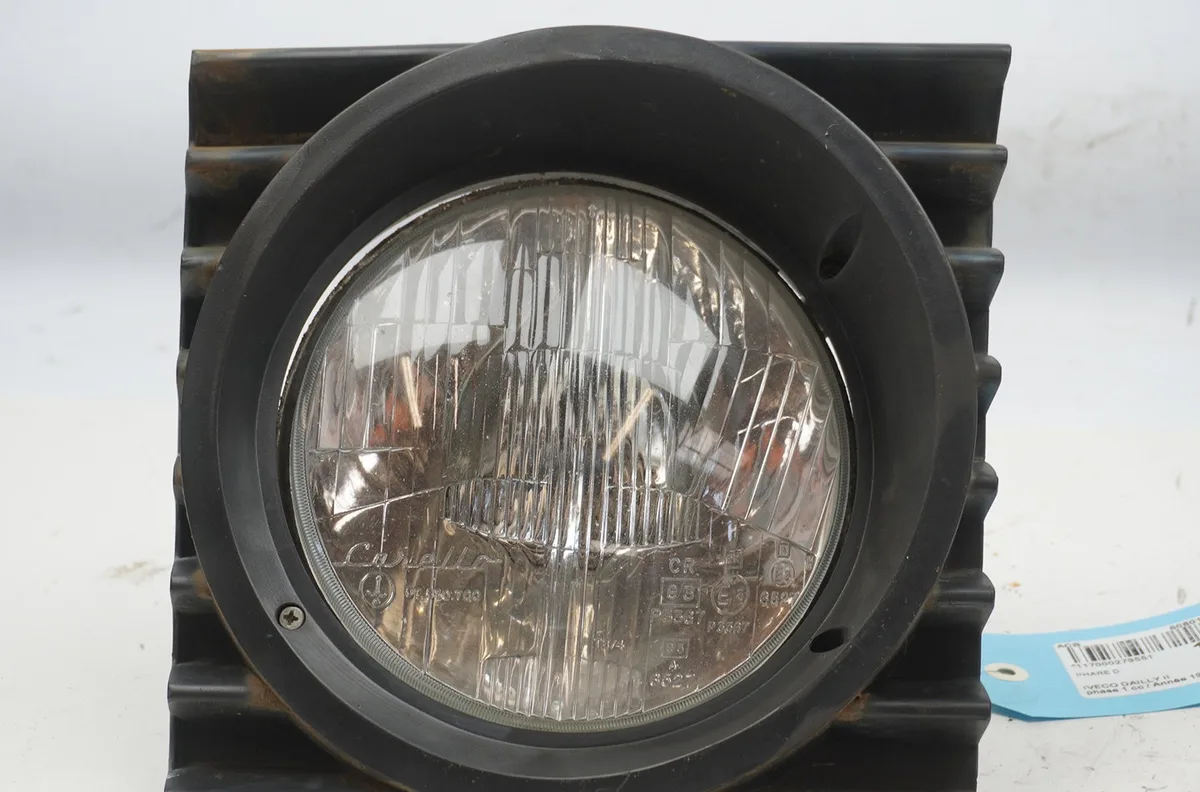 Phare droit IVECO DAILLY II  35-8.1 2.5D occasion