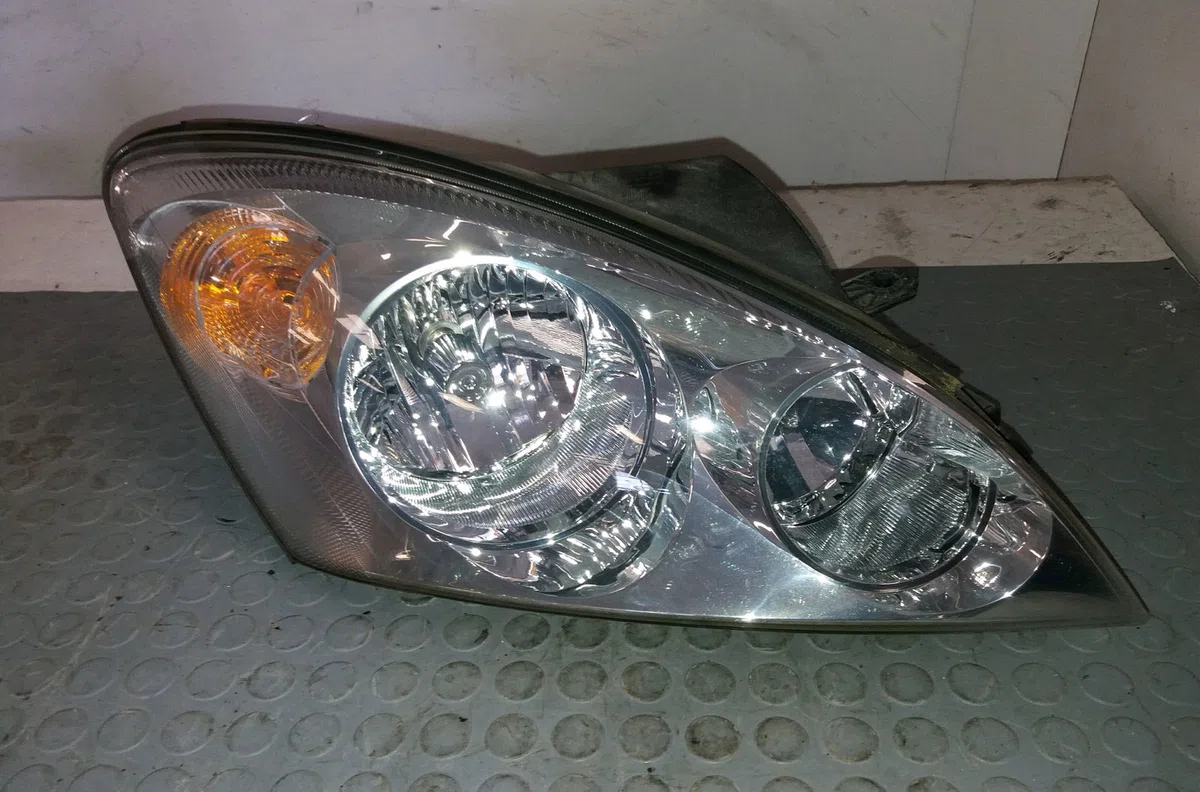 Phare droit Kia CEE'D 3-5 portes (ED) 1.6 crdi 90 (2006-2012) occasion
