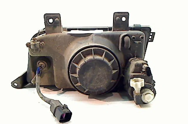 Phare droit Kia SPORTAGE SUV (K00) 2.0 i 16v 4wd (1994-2003) occasion