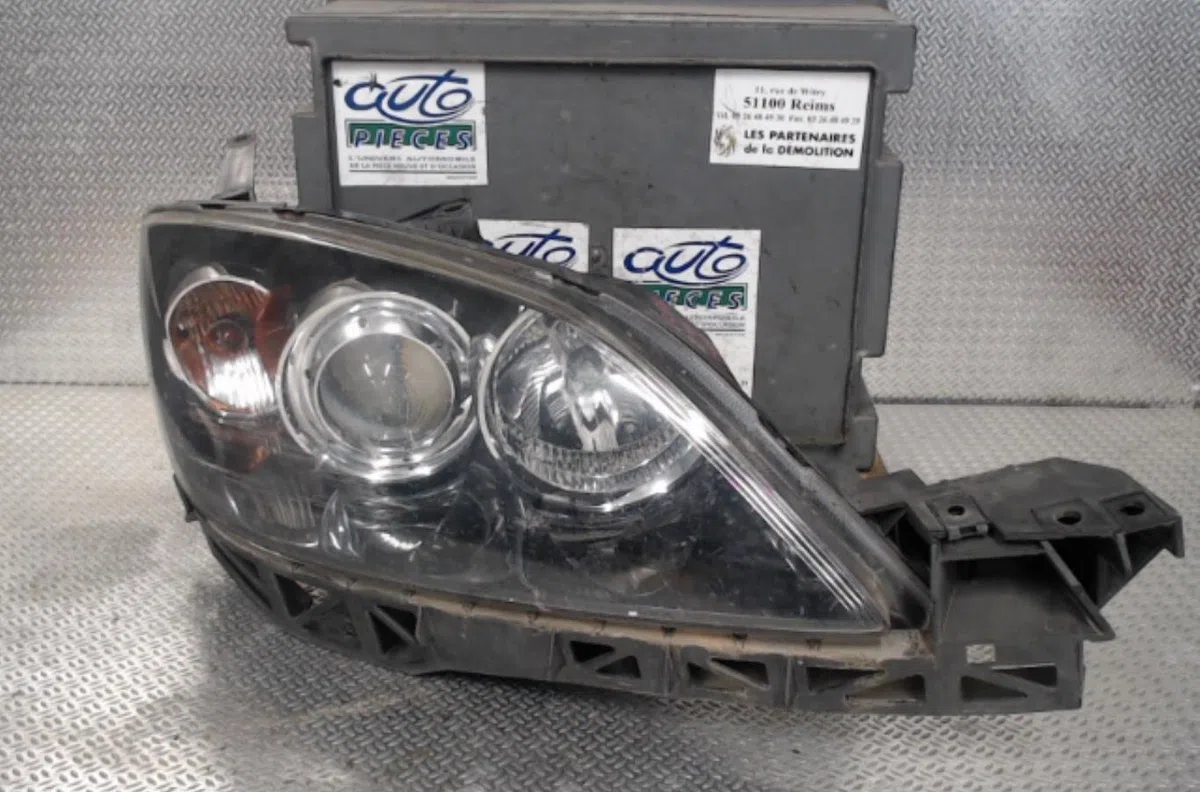 Phare droit MAZDA 3 1 3 1 PHASE 2 occasion