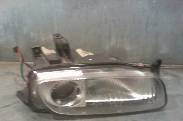 Phare droit MAZDA 323 1996 occasion