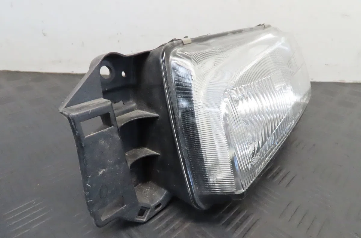 Phare droit Mazda 323 C IV (BG) 1.3 16v (bg3s) (1989-1994) occasion