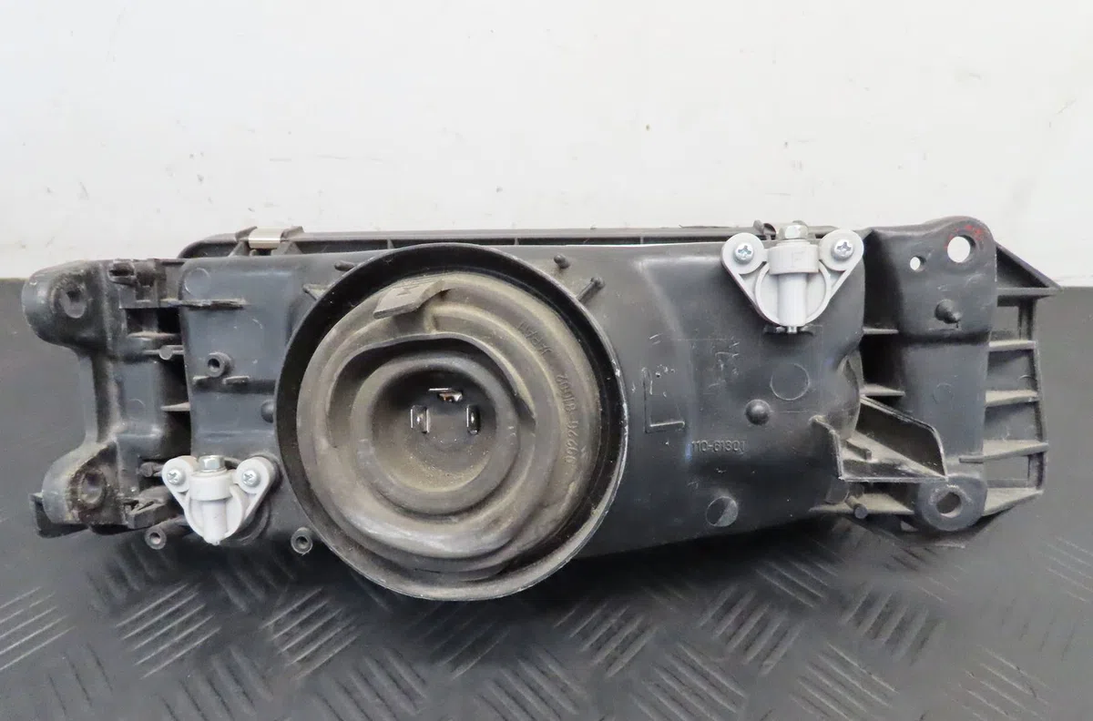 Phare droit Mazda 323 C IV (BG) 1.3 16v (bg3s) (1989-1994) occasion