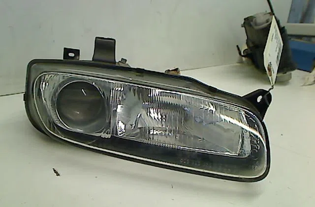 Phare droit MAZDA 323 occasion