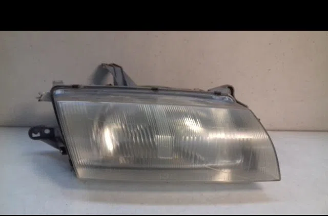 Phare droit Mazda 323 P V (BA) 2.0 d (1996-1998) occasion