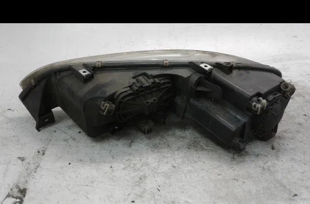 Phare droit Mazda 6 Hatchback (GG) 1.8 (2002-2007) 5 portes occasion
