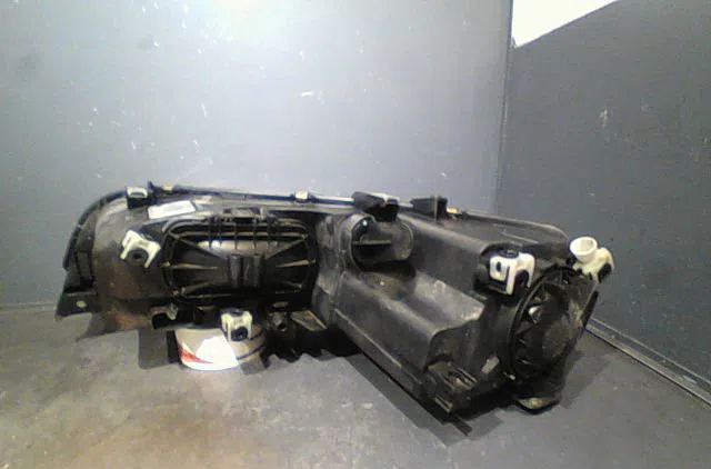 Phare droit Mazda 6 Hatchback (GG) 2.0 di (gg14) (2002-2007) occasion