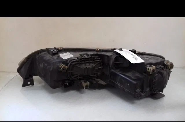 Phare droit Mazda 6 Hatchback (GG) 2.0 di (gg14) (2002-2007) occasion