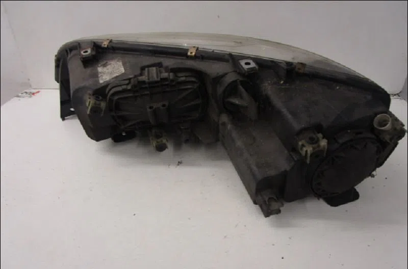 Phare droit Mazda 6 Hatchback (GG) 2.0 di (gg14) (2002-2007) occasion