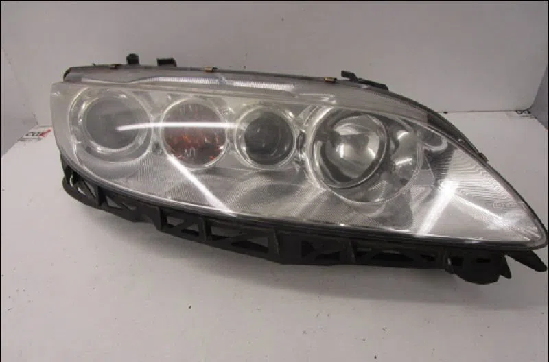 Phare droit Mazda 6 Hatchback (GG) 2.0 di (gg14) (2002-2007) occasion