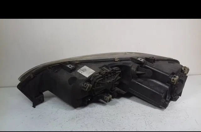 Phare droit Mazda 6 Hatchback (GG) 2.0 di (gg14) (2002-2007) occasion