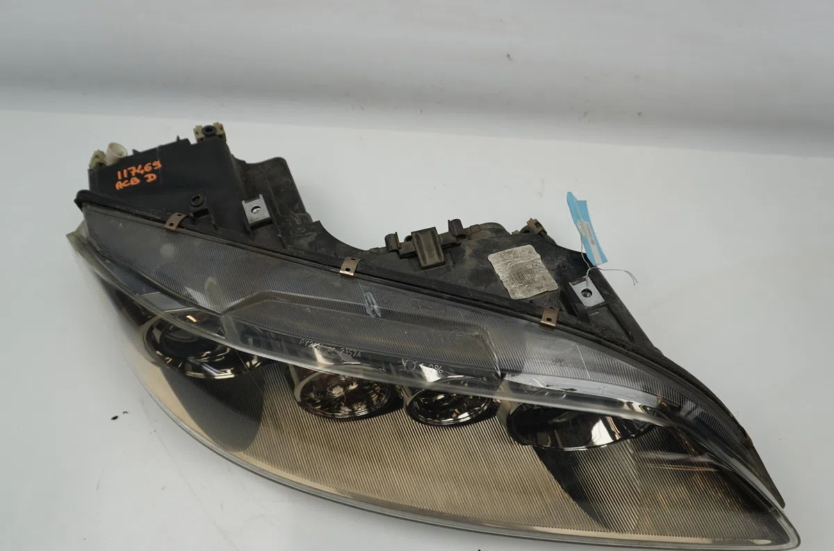 Phare droit Mazda 6 Hatchback (GG) 2.0 (gges) (2002-2007) occasion