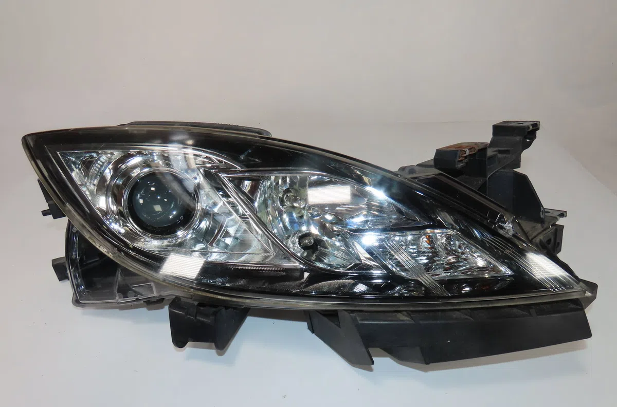 Phare droit Mazda 6 Hatchback (GH) 2.2 d (gh10) (2010-2012) occasion