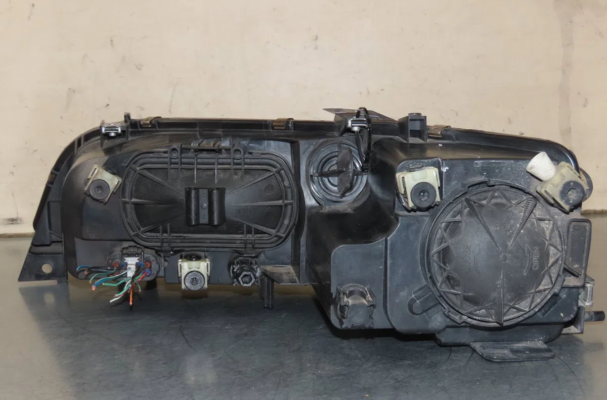 Phare droit Mazda 6 Station Wagon (GY) 2.0 di (gy19) (2002-2005) occasion