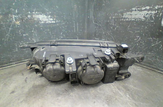 Phare droit Mazda 626 V Hatchback (GF) 2.0 turbo di (gffp) (1998-2002) occasion