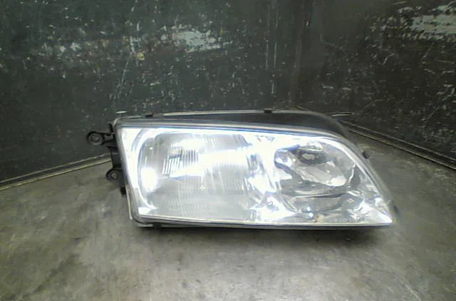 Phare droit Mazda 626 V Hatchback (GF) 2.0 turbo di (gffp) (1998-2002) occasion