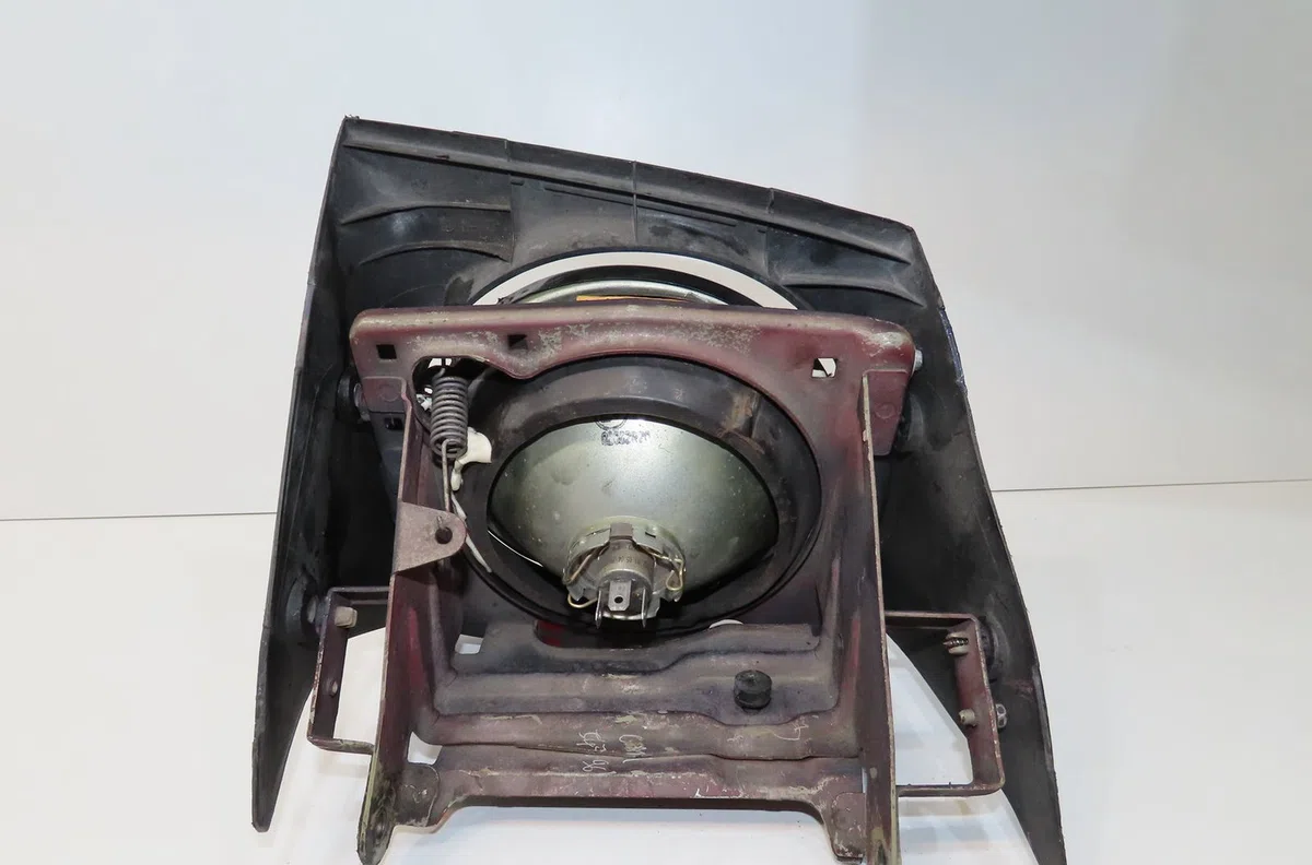 Phare droit Mazda MX-5 I (NA) 1.6 (na6c) (1990-1994) occasion
