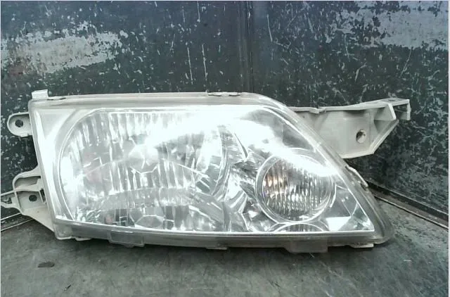 Phare droit Mazda PREMACY (CP) 2.0 td (2000-2005) occasion