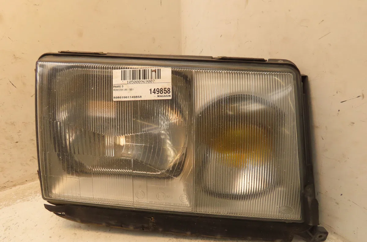 Phare droit Mercedes-benz 124 A trois volumes (W124) 250 turbo-d (124.128) (1988-1993) occasion