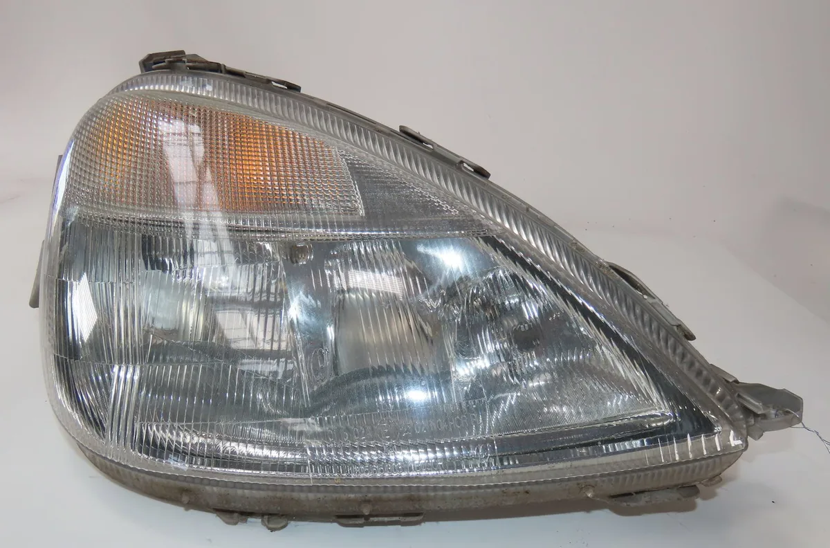 Phare droit Mercedes-benz CLASSE A (W168) A 190 (168.032, 168.132) (1999-2004) occasion