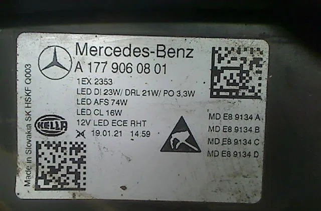 Phare droit Mercedes-benz CLASSE A (W177) A 200 d (177.012) (2018) 5 portes occasion