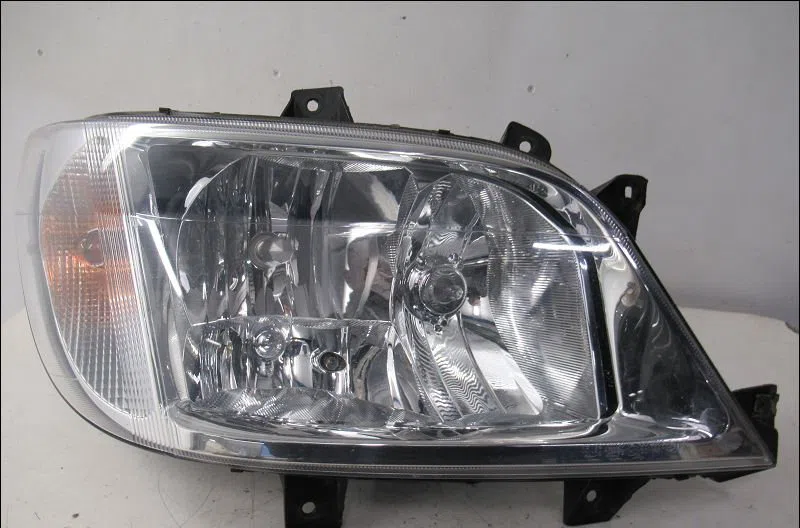 Phare droit Mercedes-benz SPRINTER 2-t Camionnette (B901, B902) 211 cdi (901.661, 901.662, 902.661, 902.662) (2000-2006)