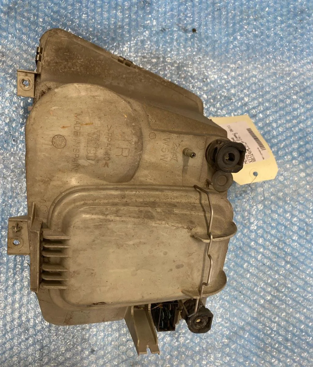 Phare droit Mercedes-benz VITO Camionnette (W638) 110 d 2.3 (638.074, 638.078) (1997-2003) occasion
