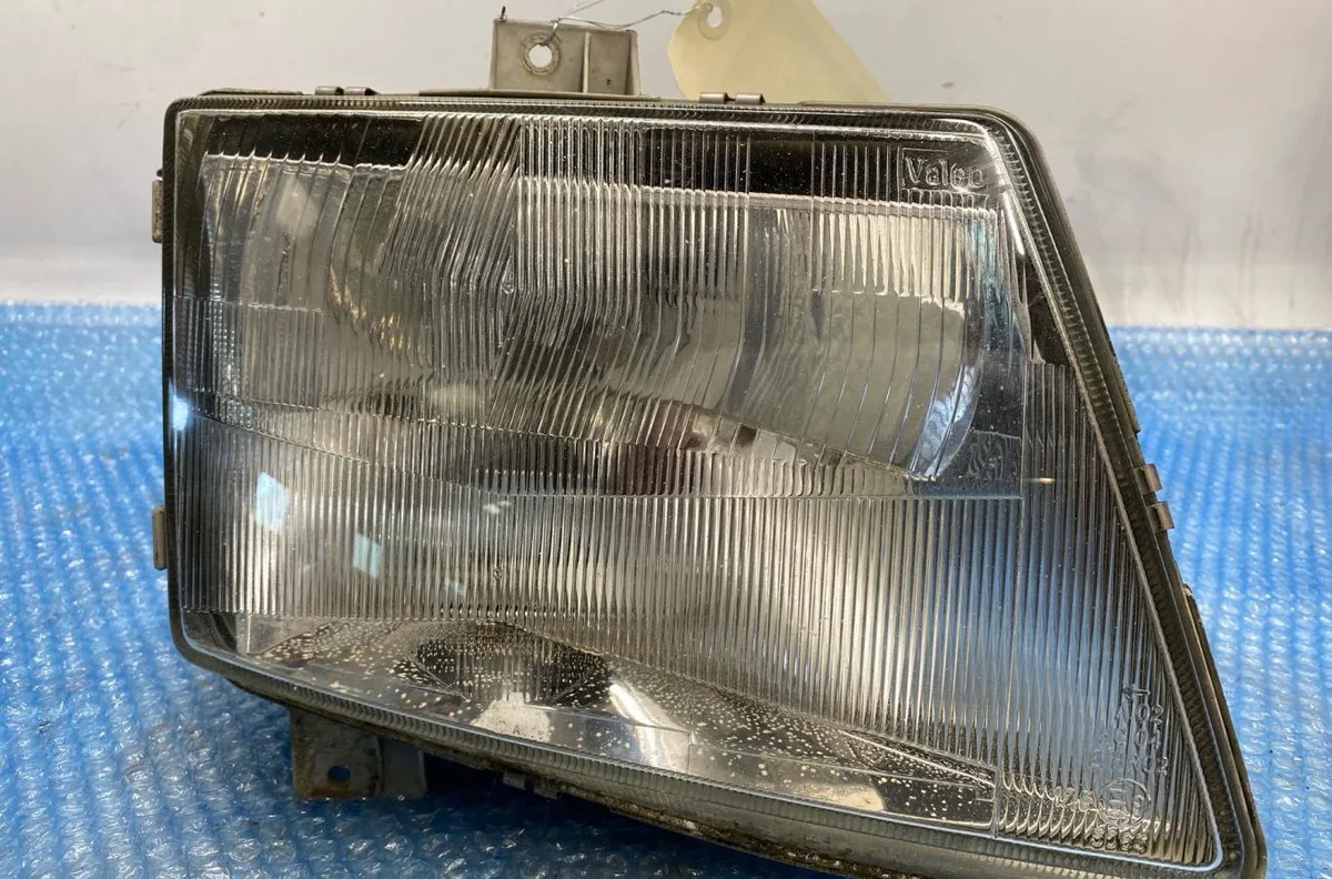 Phare droit Mercedes-benz VITO Camionnette (W638) 110 d 2.3 (638.074, 638.078) (1997-2003) occasion