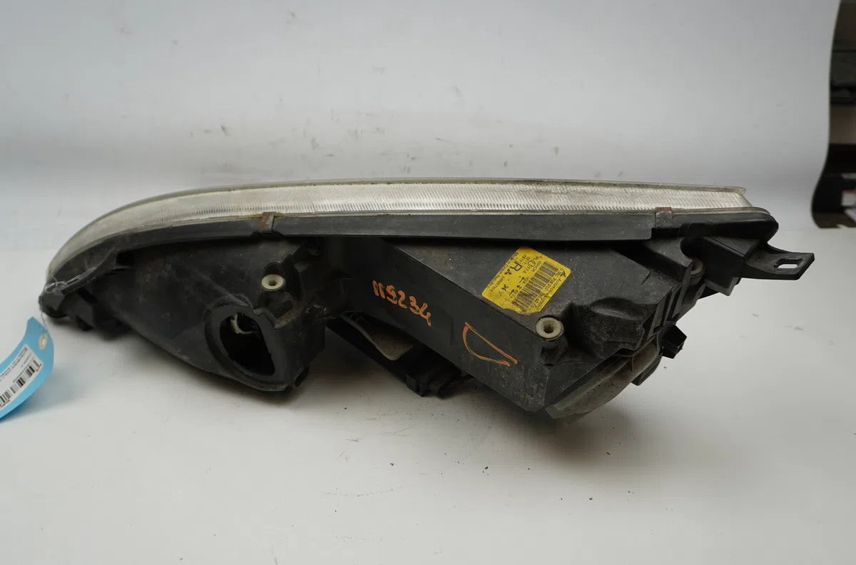 Phare droit Mitsubishi COLT VI (Z3_A, Z2_A) 1.3 (z21a) (2004-2012) occasion