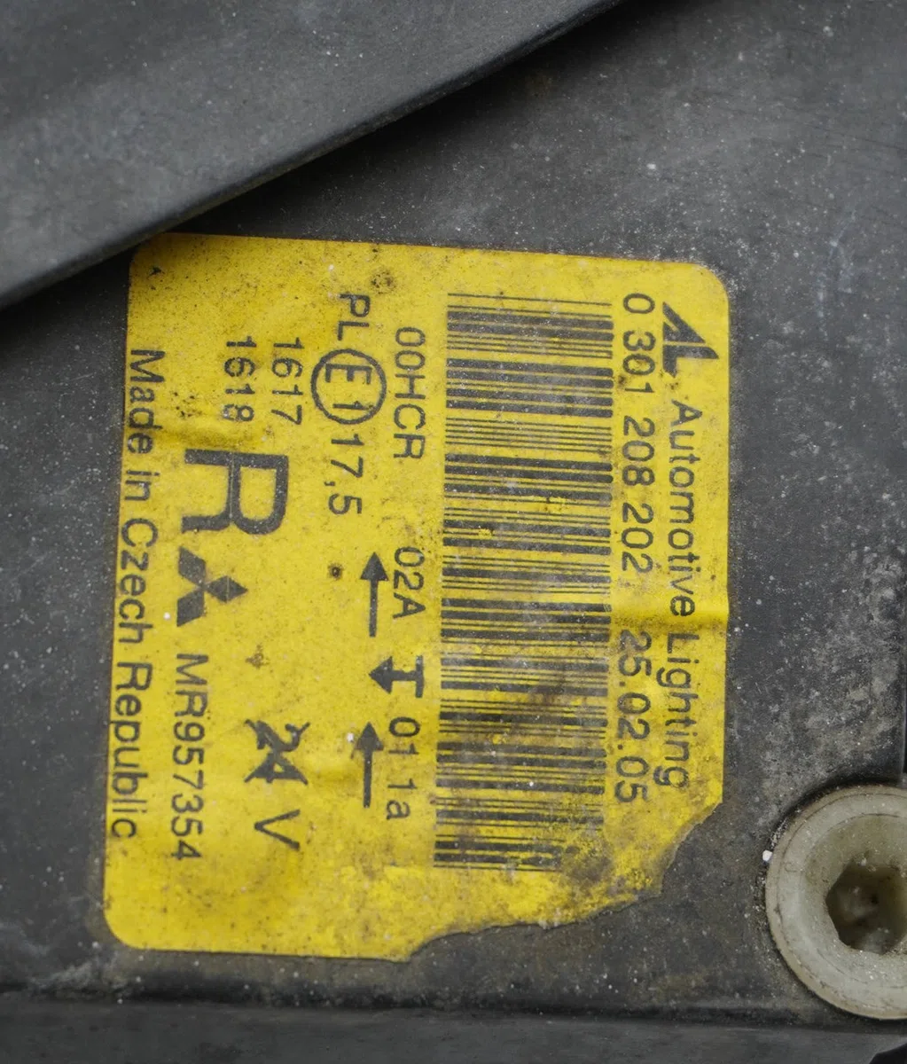 Phare droit Mitsubishi COLT VI (Z3_A, Z2_A) 1.3 (z21a) (2004-2012) occasion
