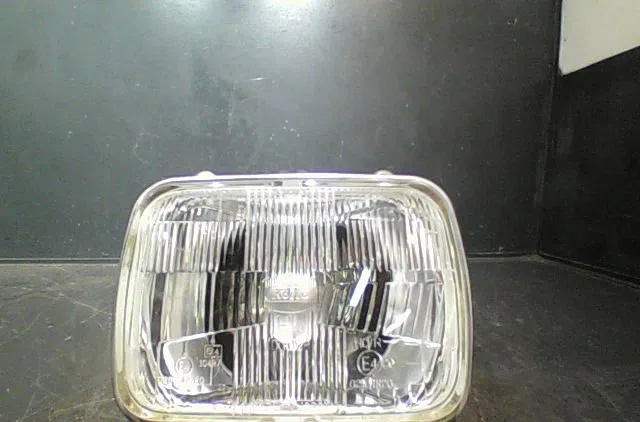 Phare droit Mitsubishi L200 (K3_T, K2_T, K1_T, K0_T) 2.5 td 4wd (k34t) (1992-1996) occasion