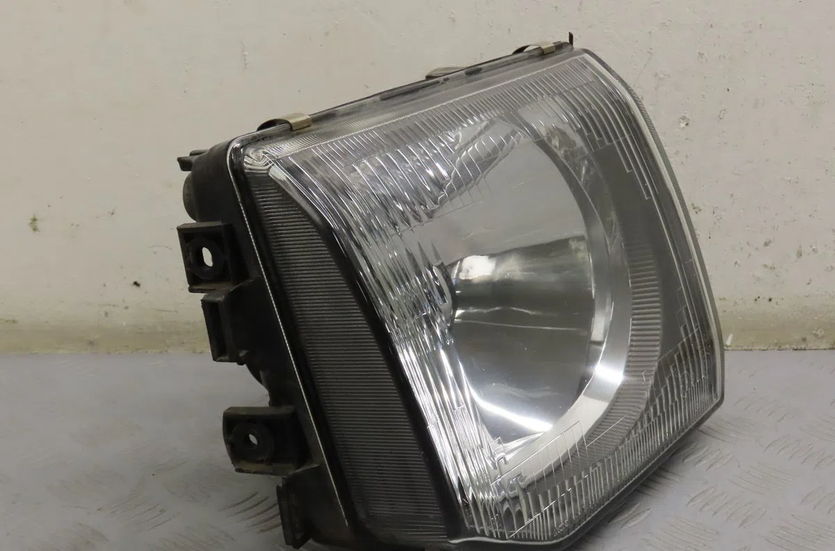 Phare droit Mitsubishi PAJERO III (V7_W, V6_W) 2.5 tdi (v64w, v74w) (2001-2006) occasion