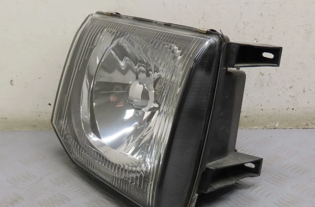 Phare droit Mitsubishi PAJERO III (V7_W, V6_W) 2.5 tdi (v64w, v74w) (2001-2006) occasion