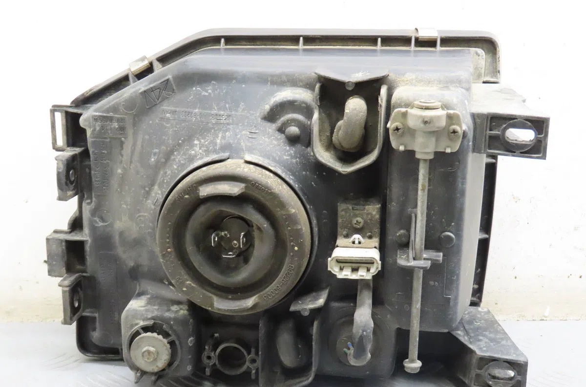 Phare droit Mitsubishi PAJERO III (V7_W, V6_W) 2.5 tdi (v64w, v74w) (2001-2006) occasion
