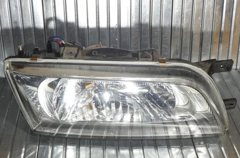 Phare droit NISSAN ALMERA 1 PHASE 2 occasion