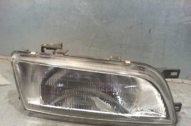 Phare droit NISSAN ALMERA 1995 occasion