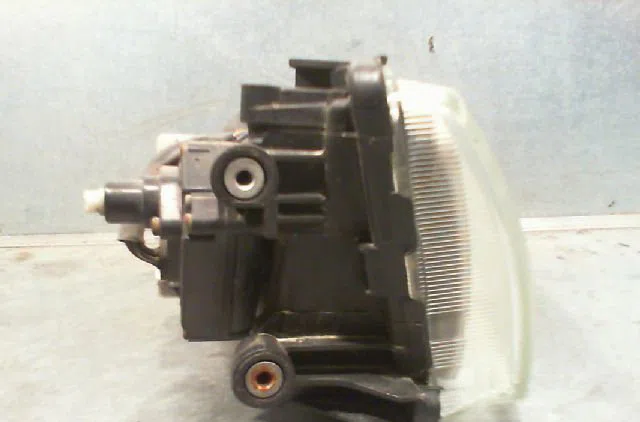 Phare droit NISSAN ALMERA 1997 occasion