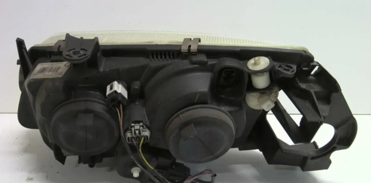 Phare droit Nissan ALMERA II Hatchback (N16) 2.2 di (2000-2003) occasion