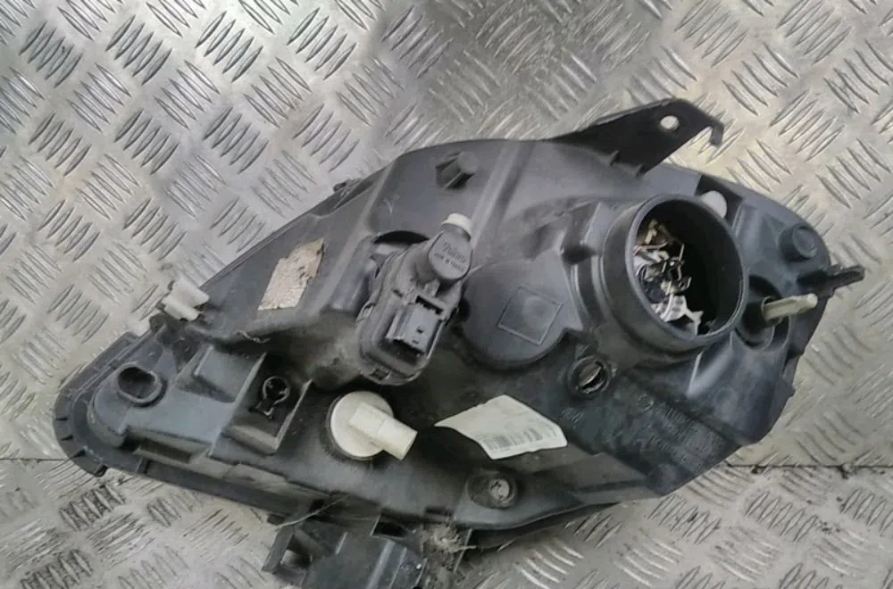 Phare droit Nissan KUBISTAR Camionnette (X76) 1.5 dci 70 (2005-2009) occasion