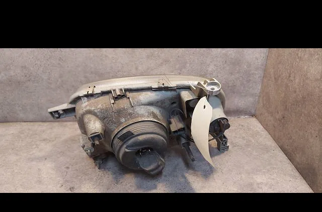Phare droit Nissan MICRA II (K11) 1.0 i 16v (1992-2000) occasion