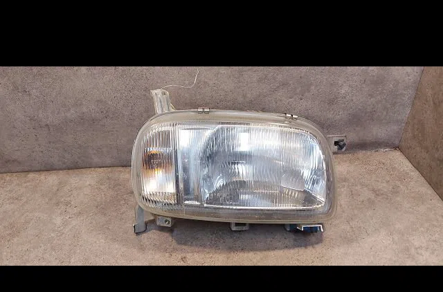 Phare droit Nissan MICRA II (K11) 1.0 i 16v (1992-2000) occasion