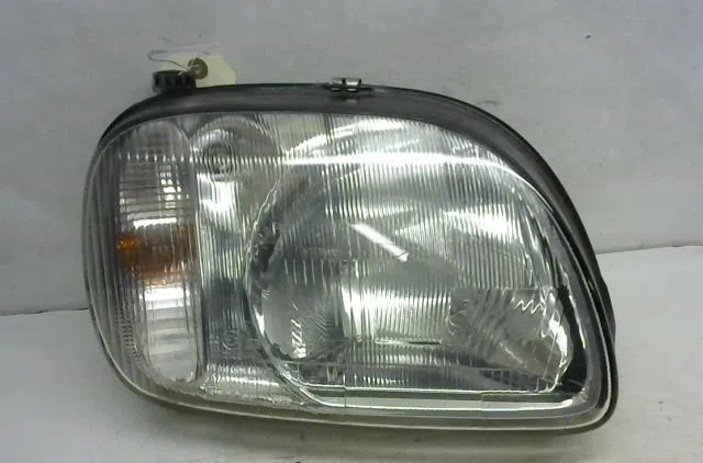Phare droit Nissan MICRA II (K11) 1.3 i 16v (1992-2000) occasion