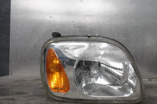 Phare droit Nissan MICRA II (K11) 1.4 i 16v (2000-2003) occasion